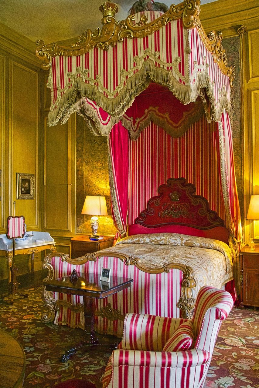 Les textiles d’intérieur au baroque et au rococo : luxe ou quotidien ?